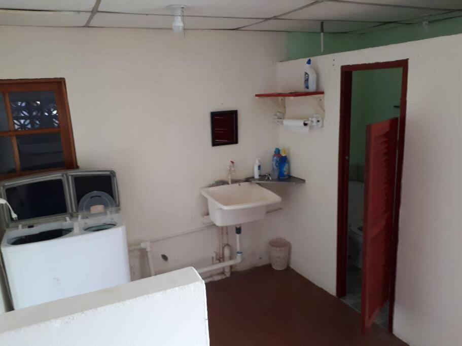 Gia'S Garage & Home For Bocas Travelers Almirante Екстериор снимка